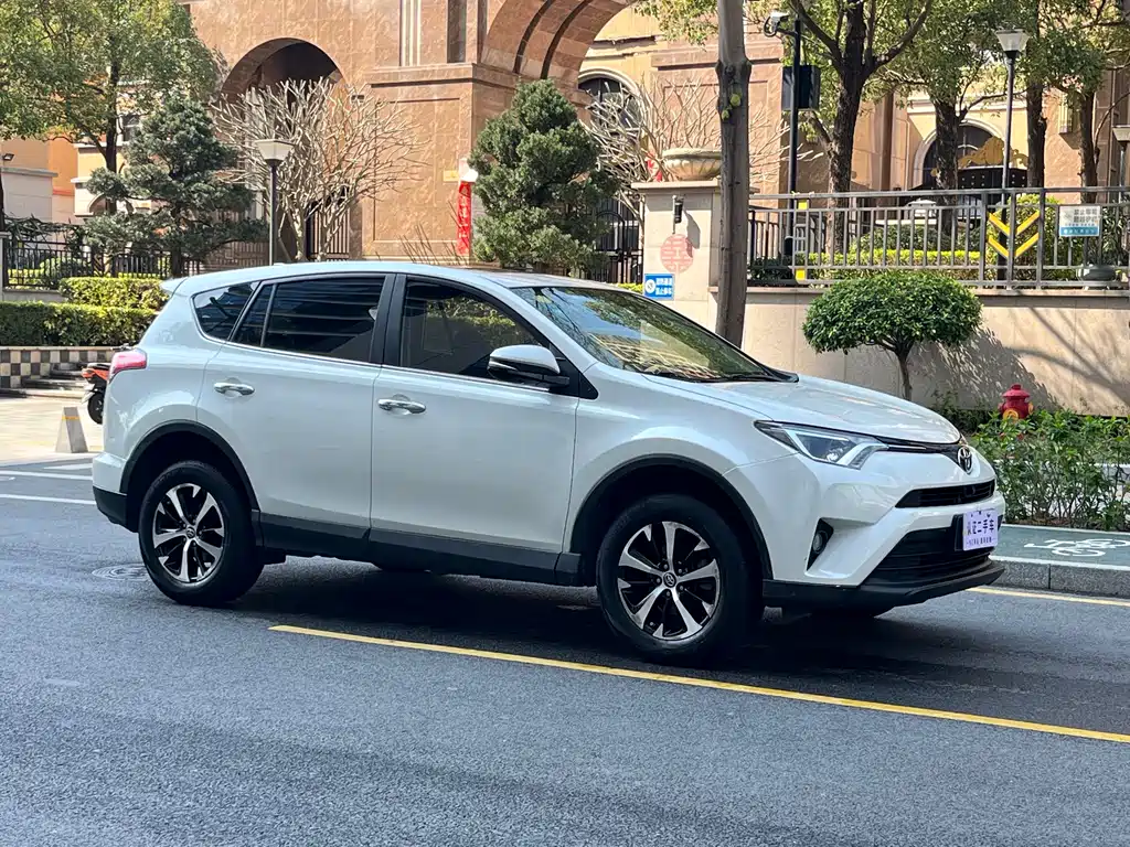 TOYOTA RAV4 RONGFANG