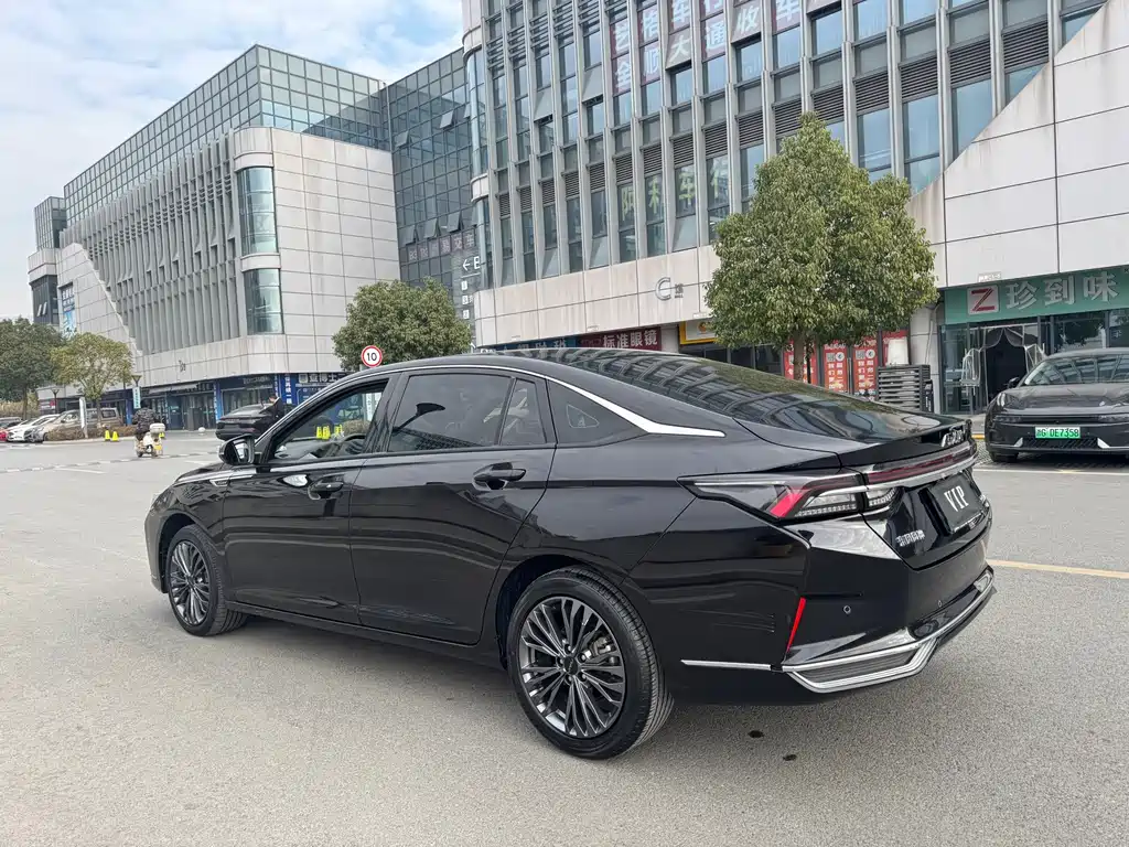 DONGFENG YI HYUN MAX