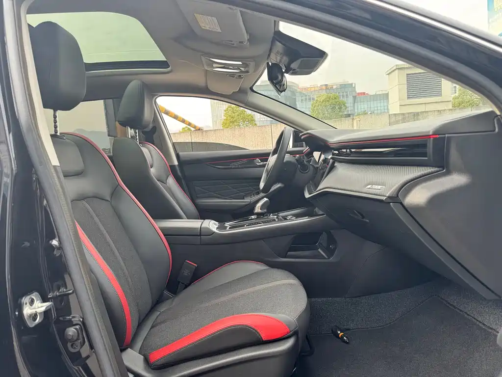 DONGFENG YI HYUN MAX