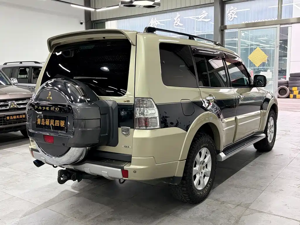 Mitsubishi Pajero (Import) — миниатюра 5