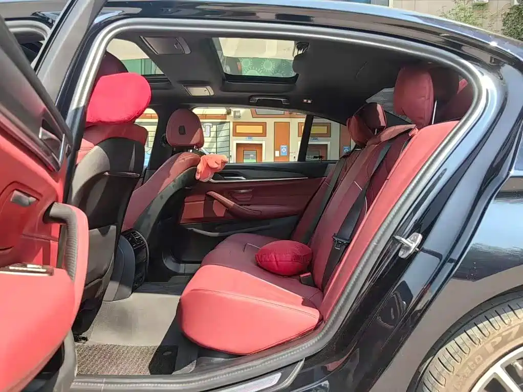 BMW 5 Series — миниатюра 6