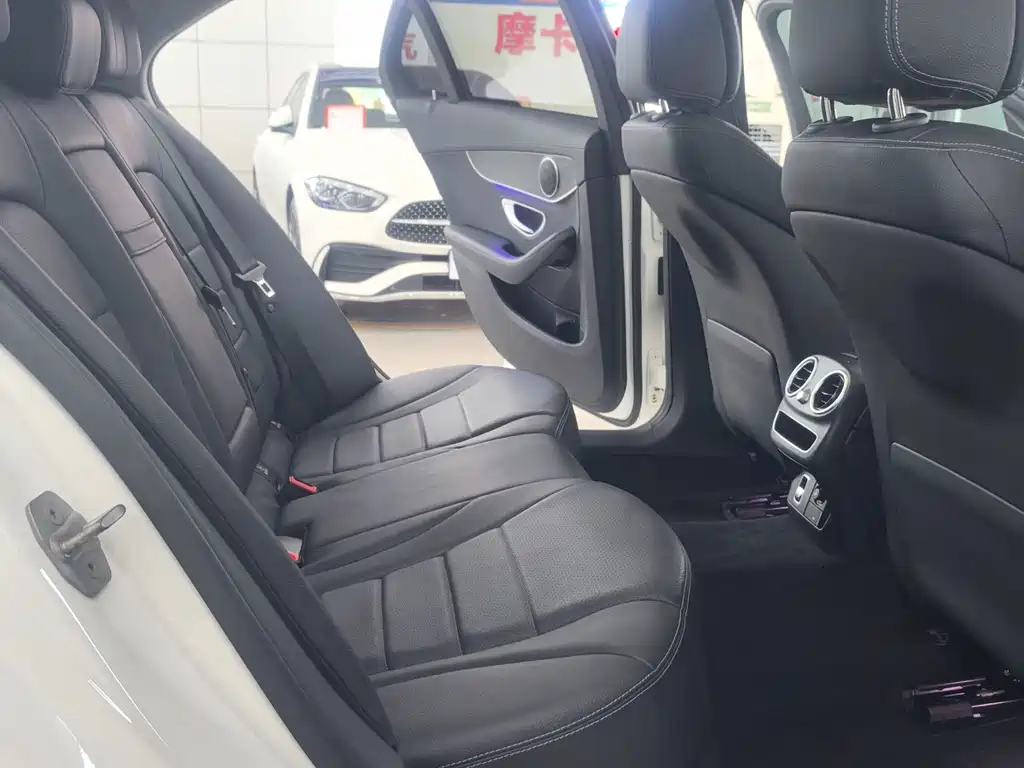 Mercedes-Benz C-Class — миниатюра 14