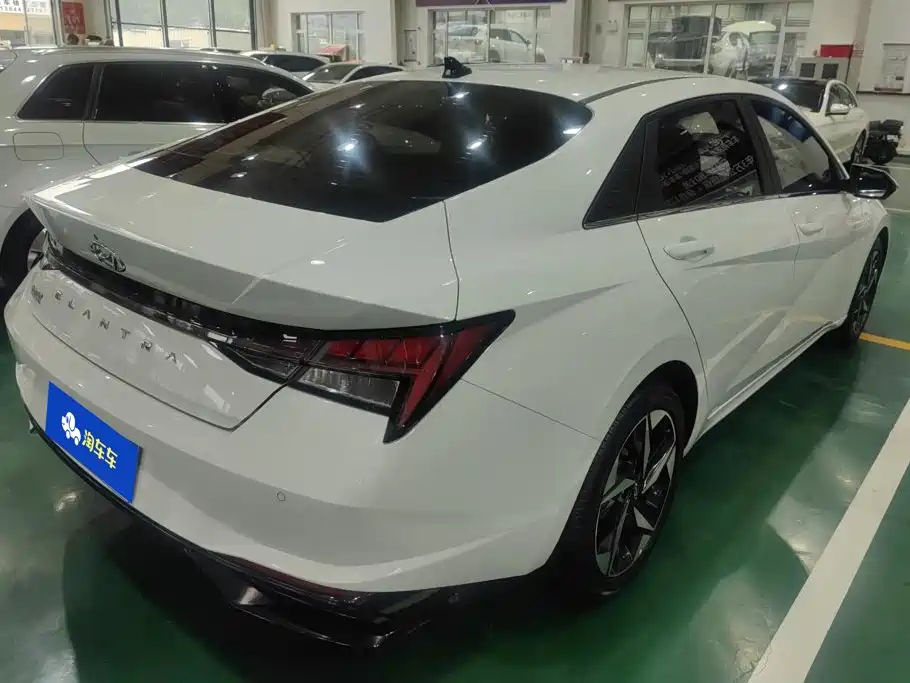 Hyundai Elantra — миниатюра 3