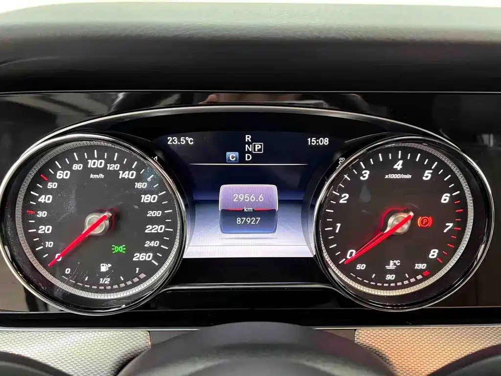 Mercedes-Benz E-Class (Import) — миниатюра 22