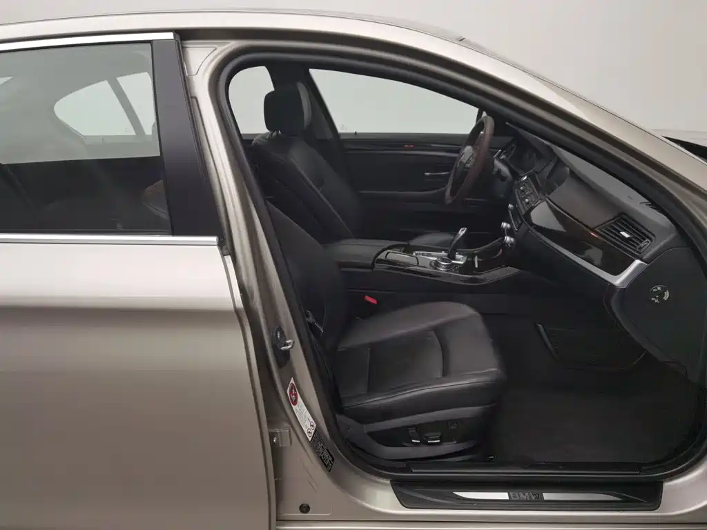 BMW 5 Series — миниатюра 23