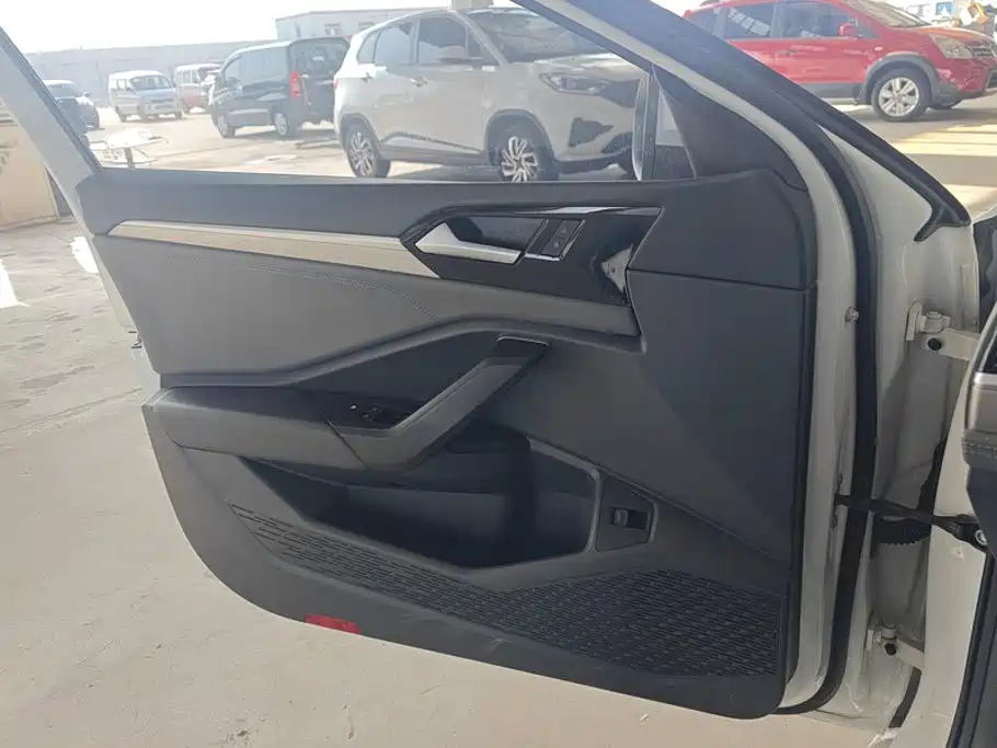 Volkswagen Sagitar — миниатюра 7