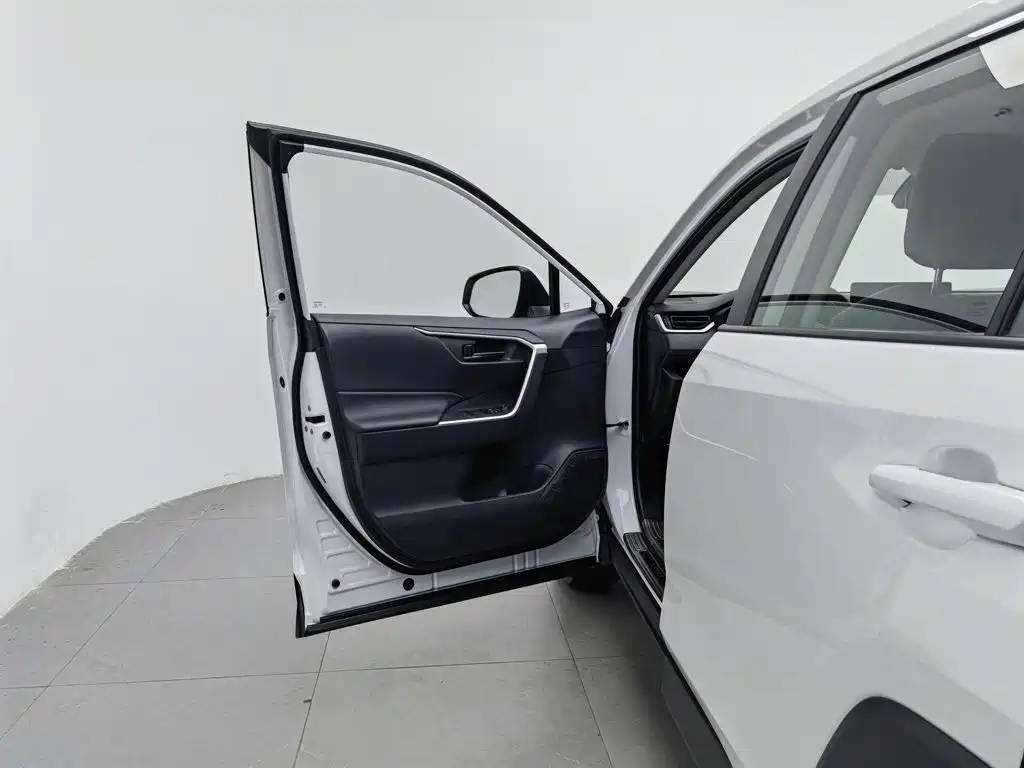 Toyota RAV4 — миниатюра 8