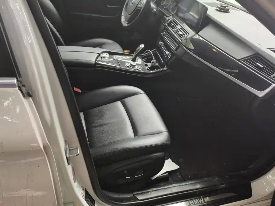 BMW 5 Series (Import) — миниатюра 8