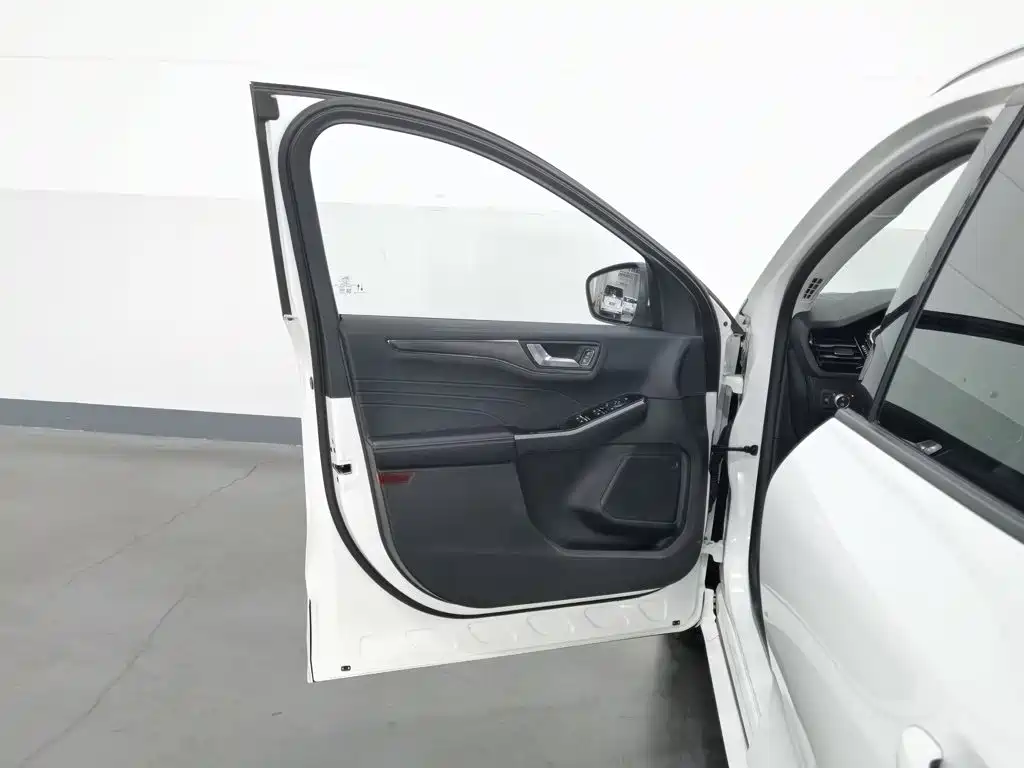 Ford Escape New Energy — миниатюра 8