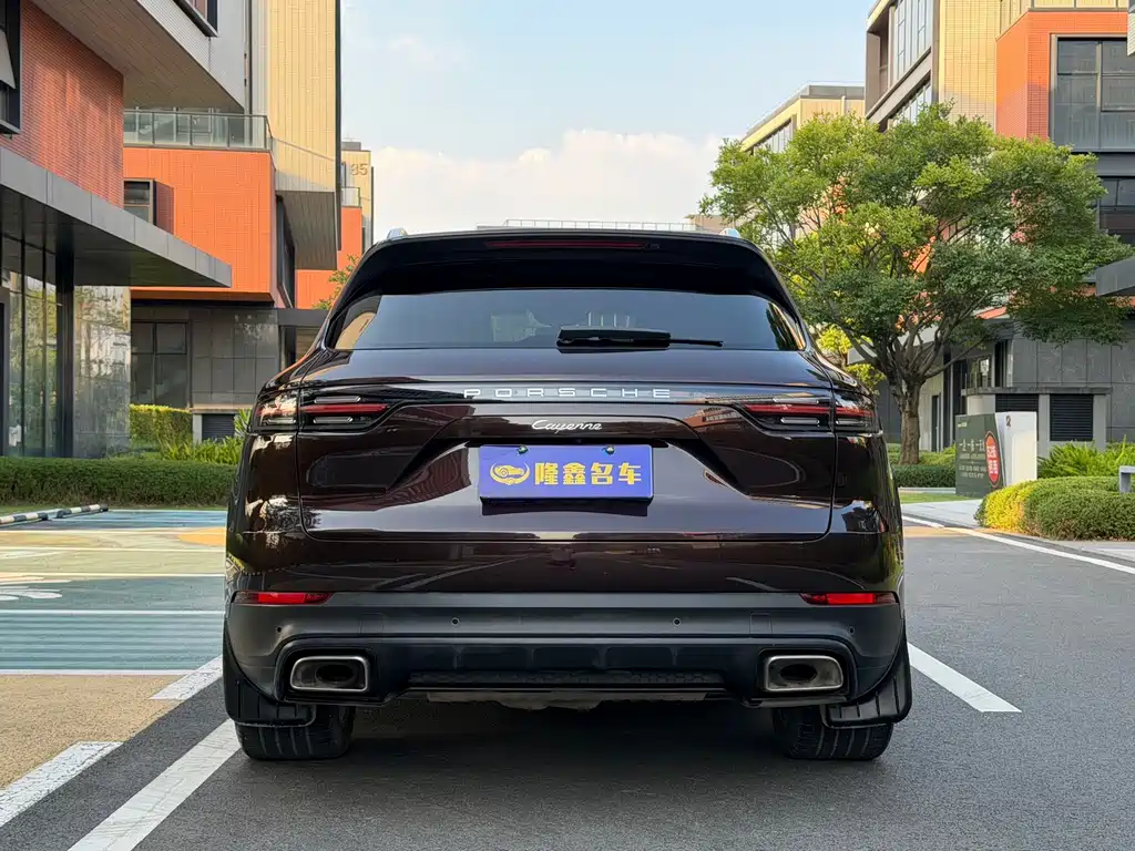 Porsche Cayenne — миниатюра 4