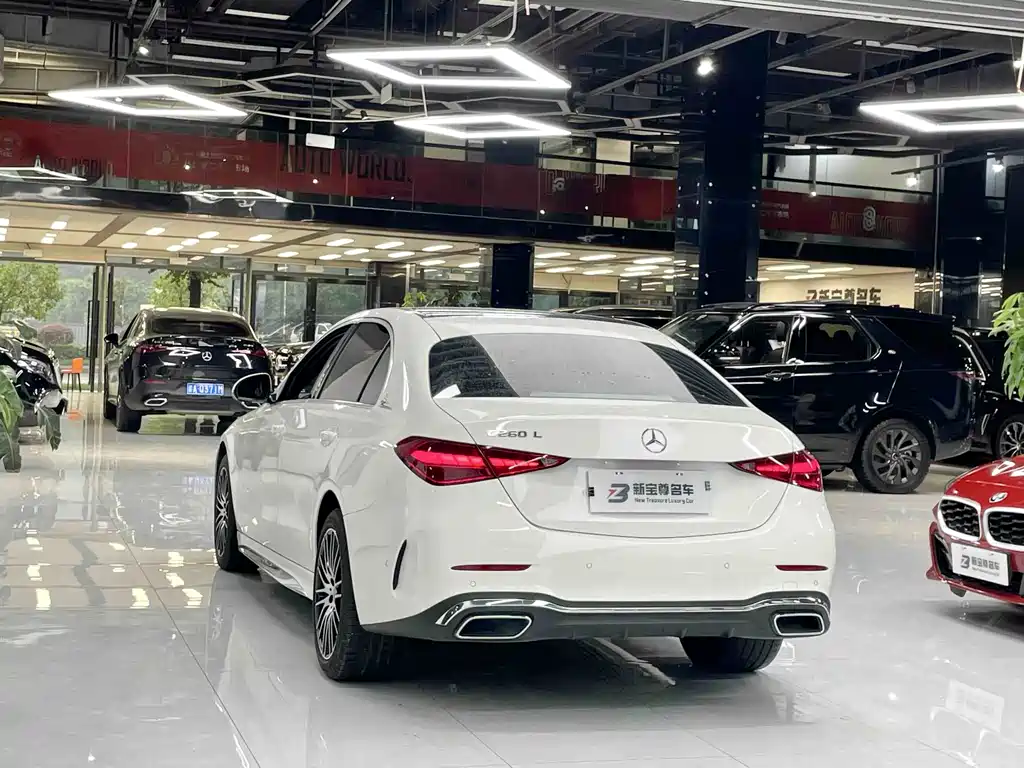 Mercedes-Benz C-Class — миниатюра 11