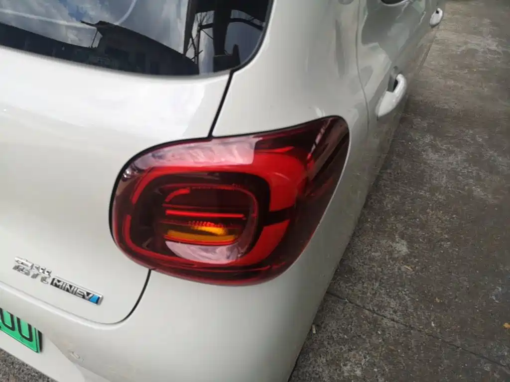 Wuling MINIEV — миниатюра 8