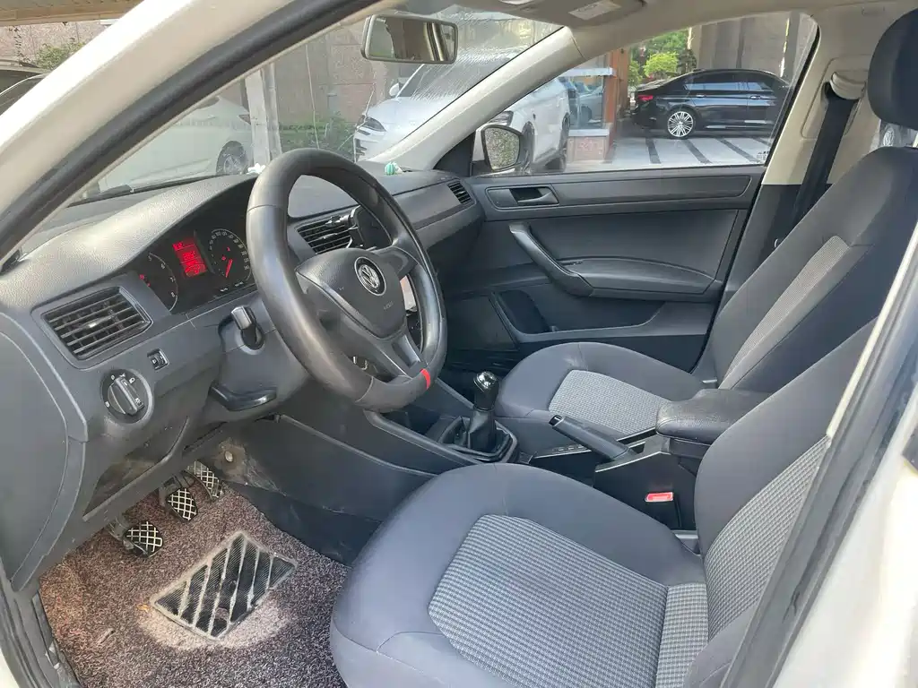 Volkswagen Santana — миниатюра 6