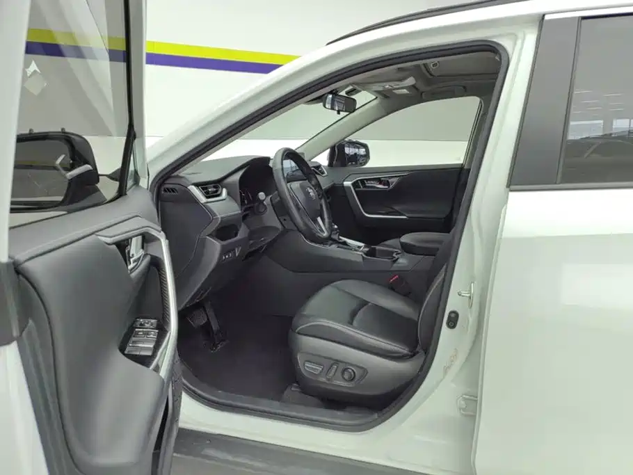 Toyota RAV4 — миниатюра 9