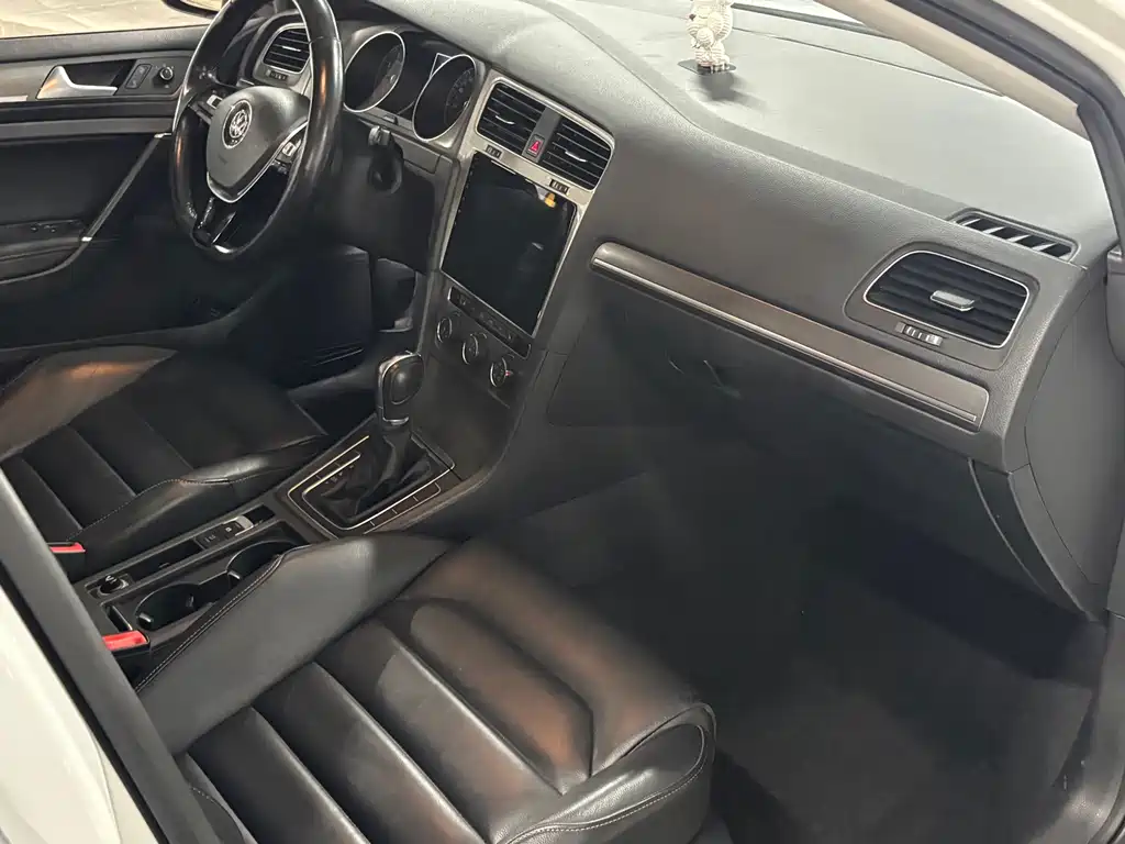 Volkswagen Golf 2016 230TSI AT Luxury