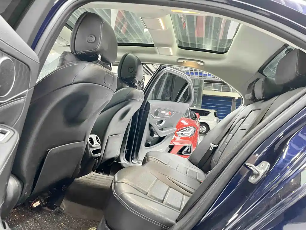 Mercedes-Benz C-Class — миниатюра 7