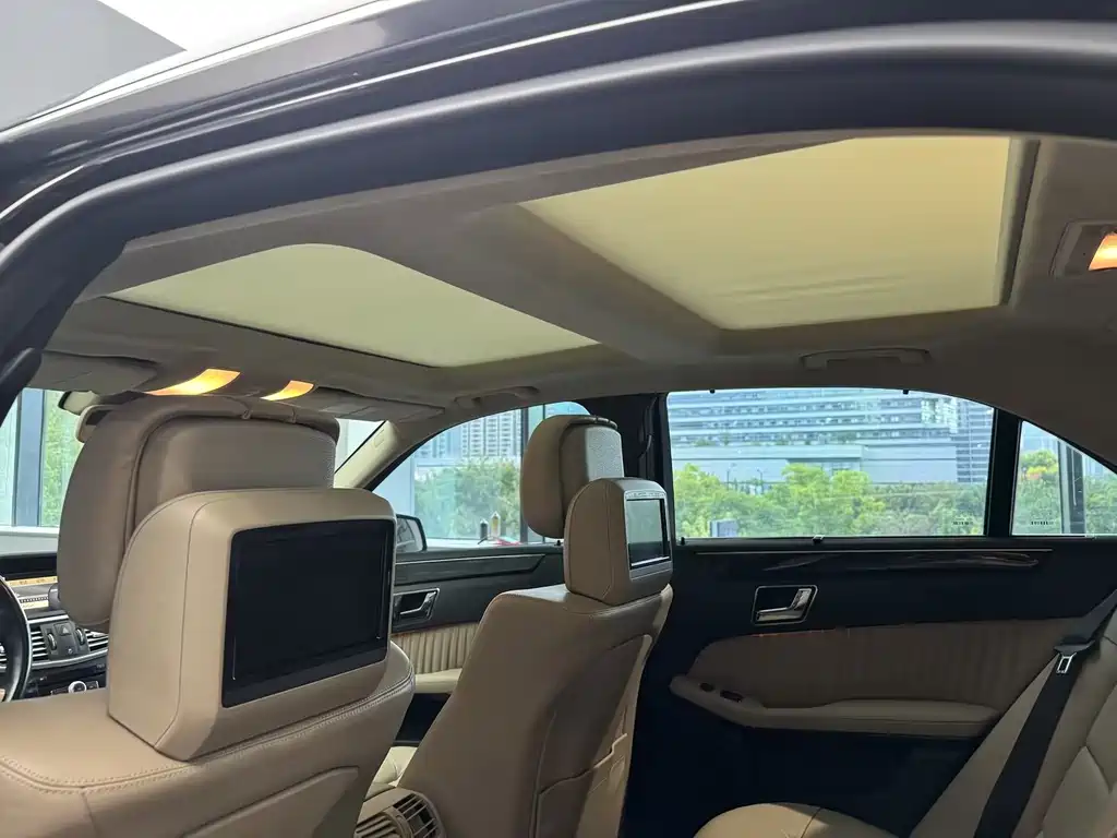 Mercedes-Benz E-Class (Import) — миниатюра 7