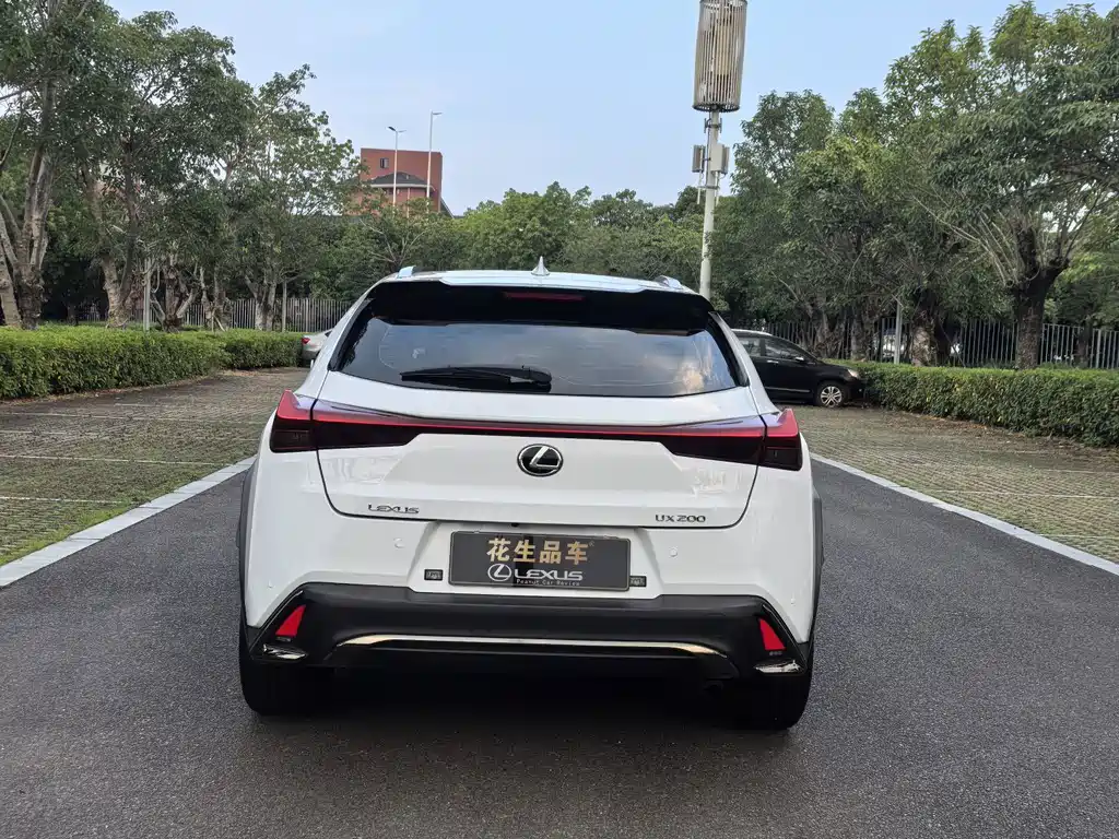 Lexus UX — миниатюра 8