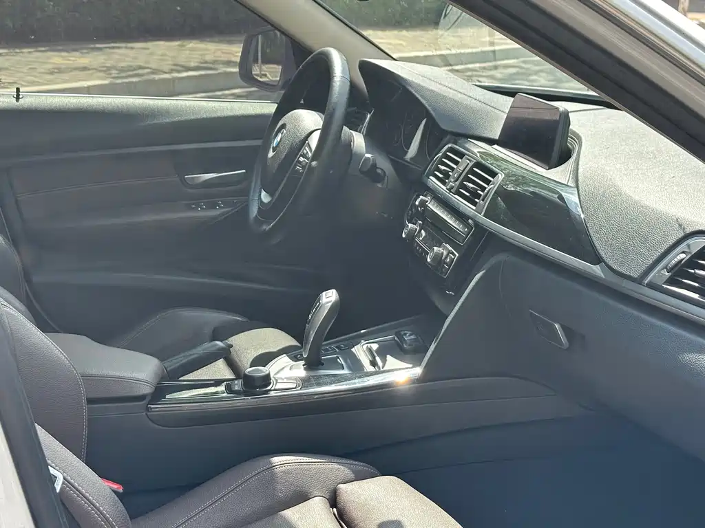 BMW 3 Series — миниатюра 7