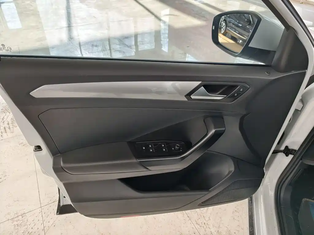 VOLKSWAGEN T ROC EXPLORING SONGS