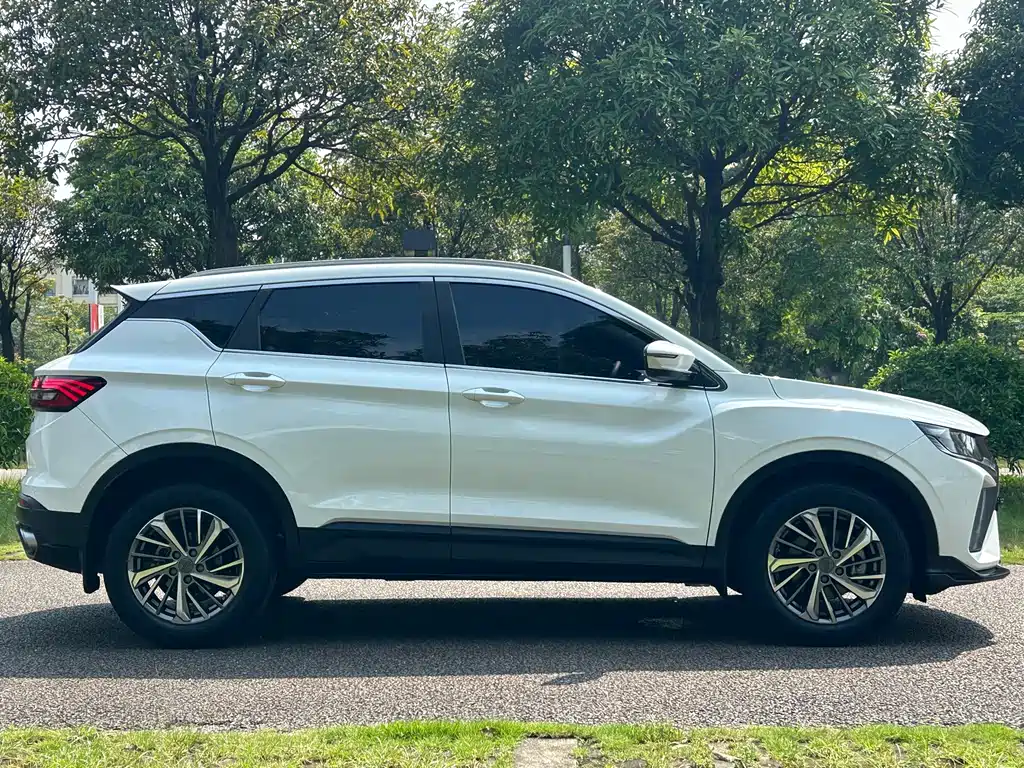 Geely Binyue — миниатюра 7