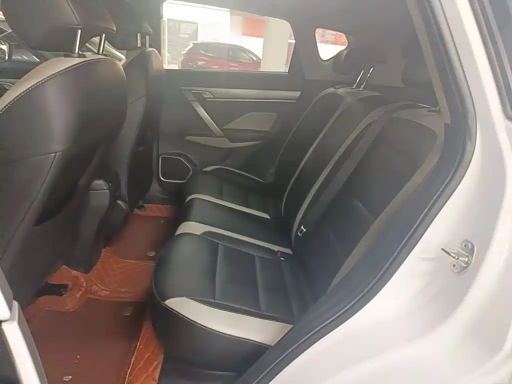 Geely Binyue — миниатюра 17