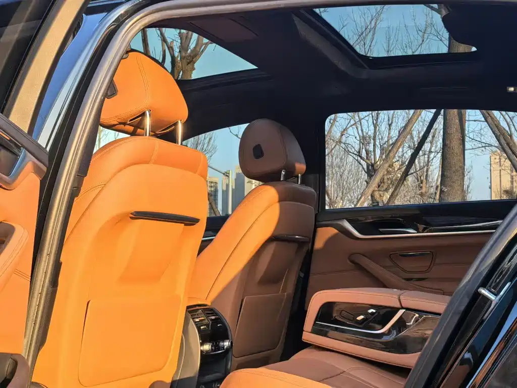 BMW 5 Series — миниатюра 5