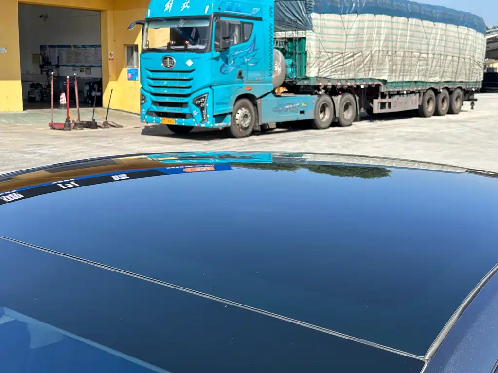 Tesla Model Y — миниатюра 20