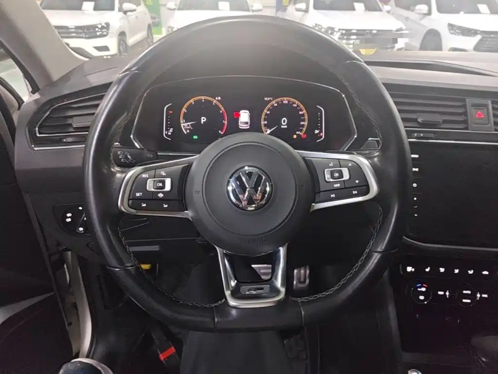 Volkswagen Tiguan L — миниатюра 11