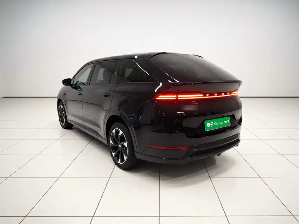 XPeng X9 — миниатюра 4