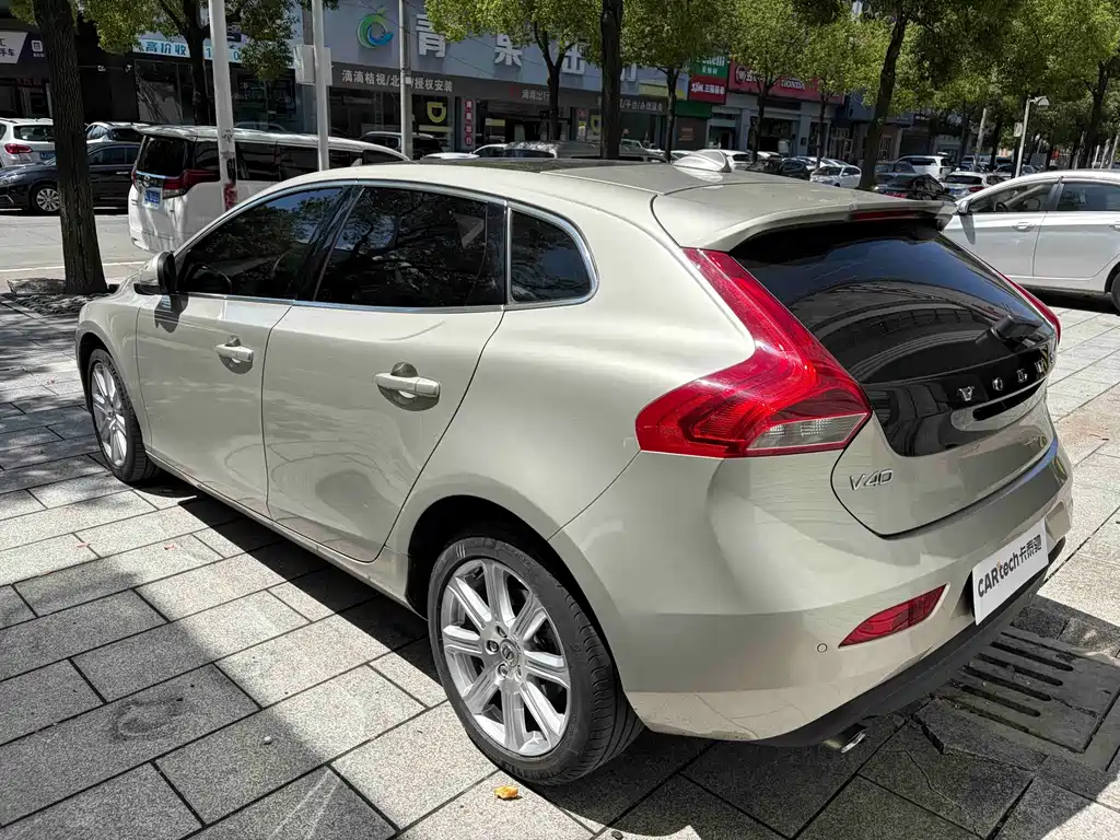 Volvo V40 — миниатюра 9