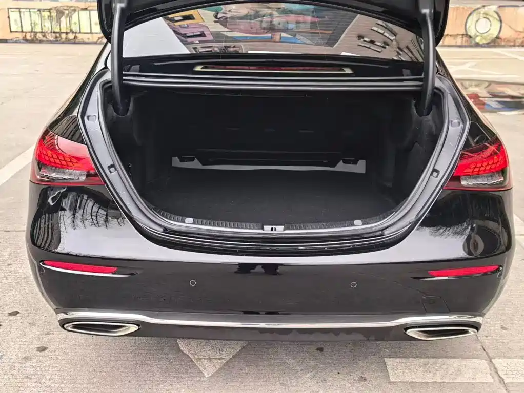 Mercedes-Benz E-Class — миниатюра 13