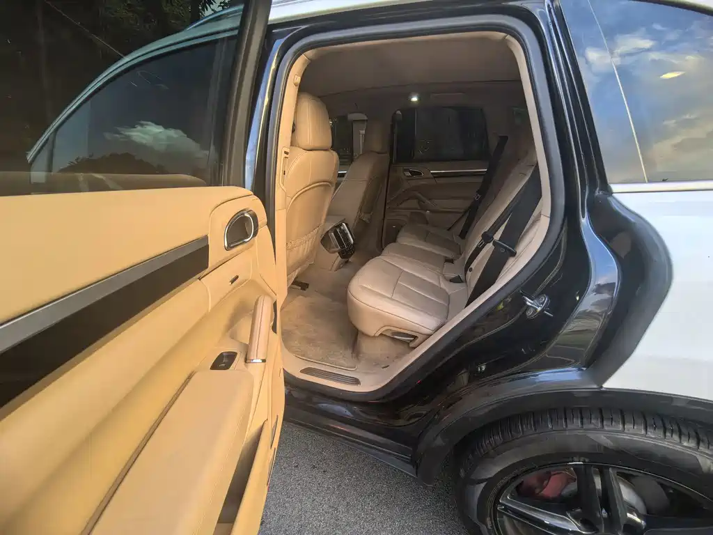 Porsche Cayenne — миниатюра 6