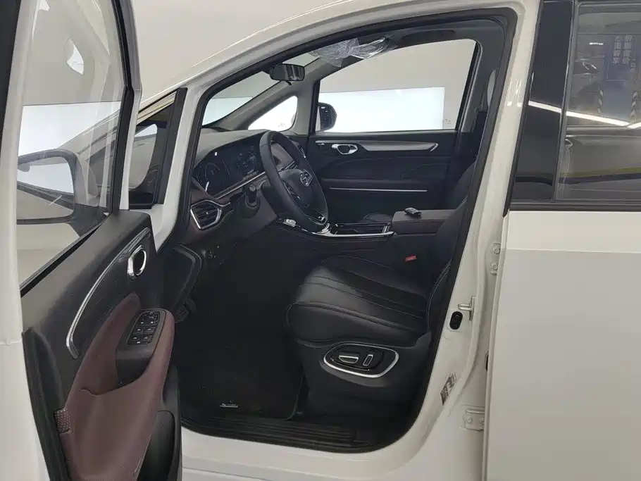GAC Motor Trumpchi M6 — миниатюра 9
