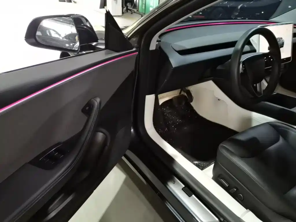 Tesla Model 3 — миниатюра 16