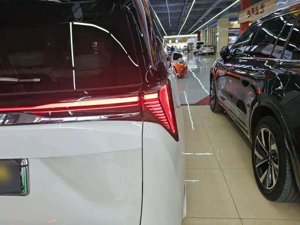 Buick GL8 Hybrid — миниатюра 8