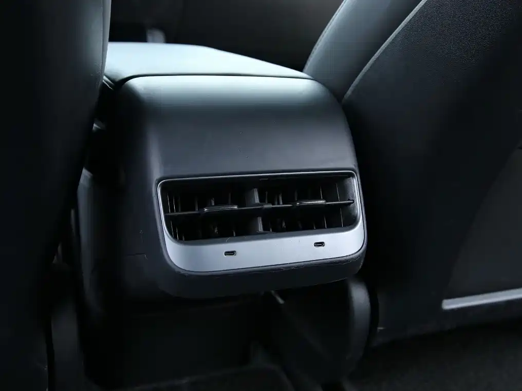 Tesla Model 3 — миниатюра 8