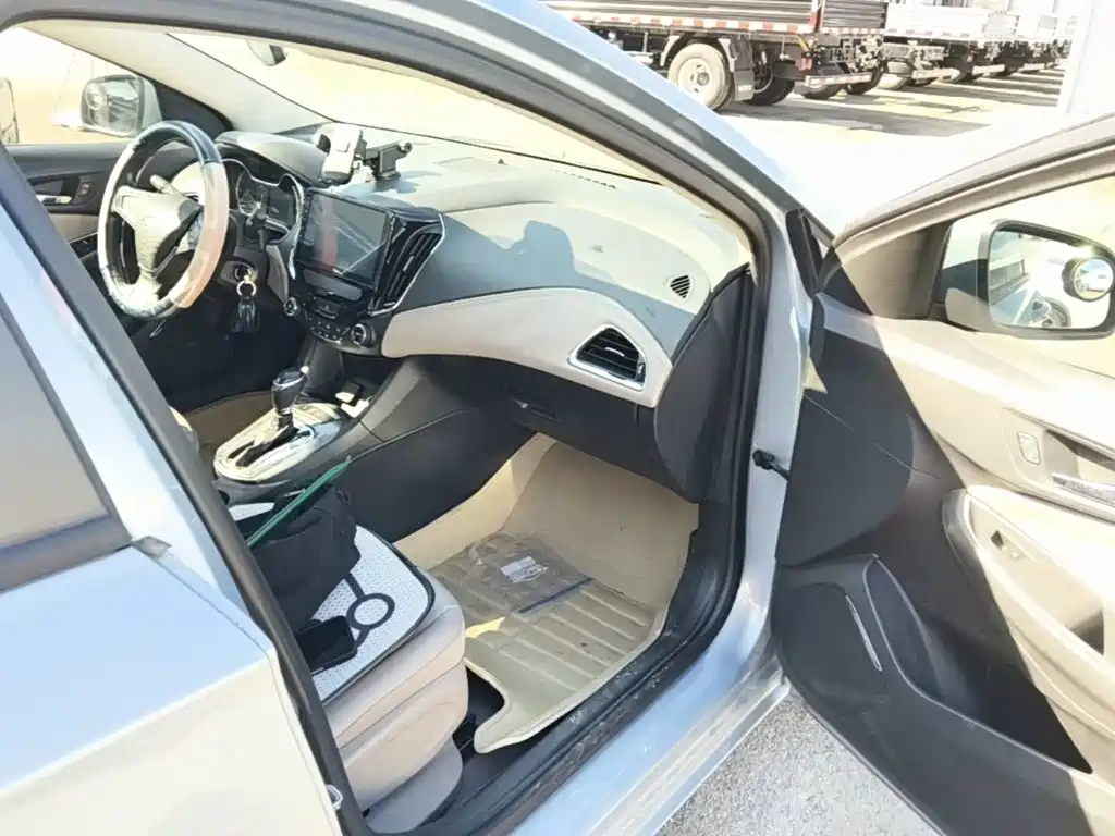 Chevrolet Cruze — миниатюра 9