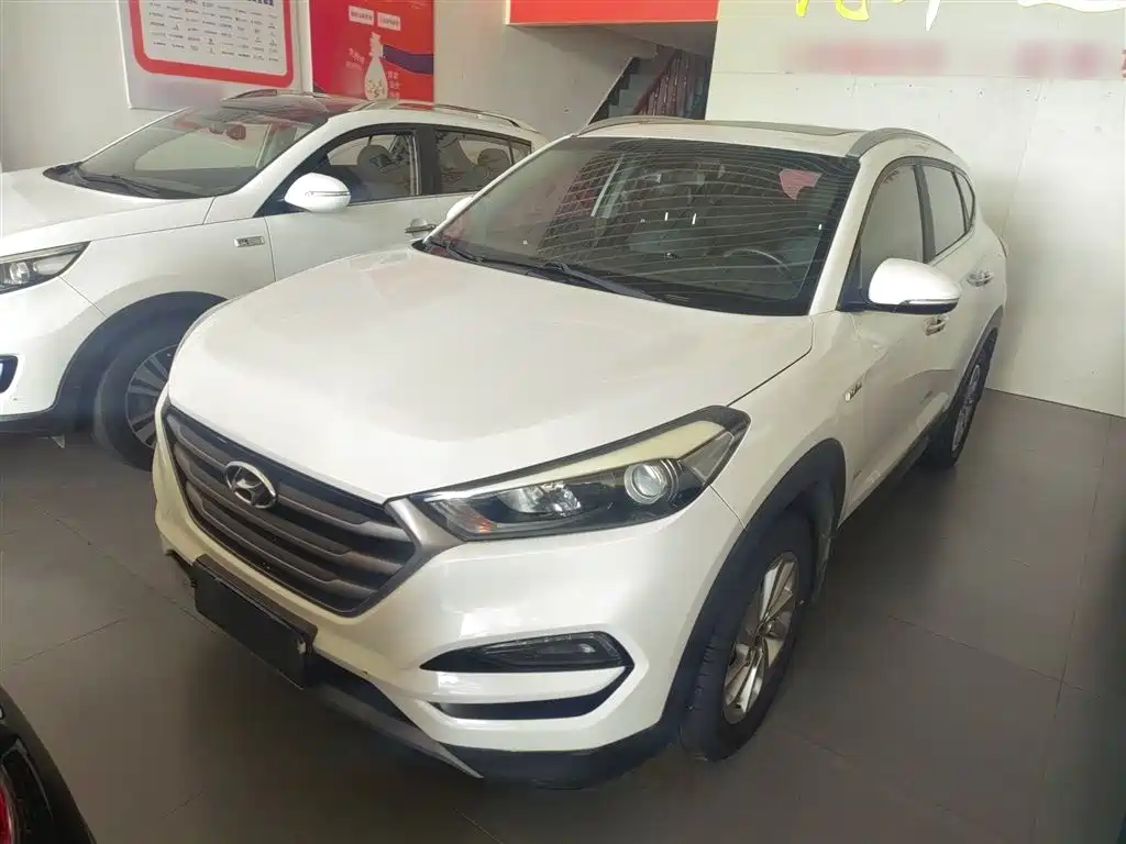 MODERN TUCSON