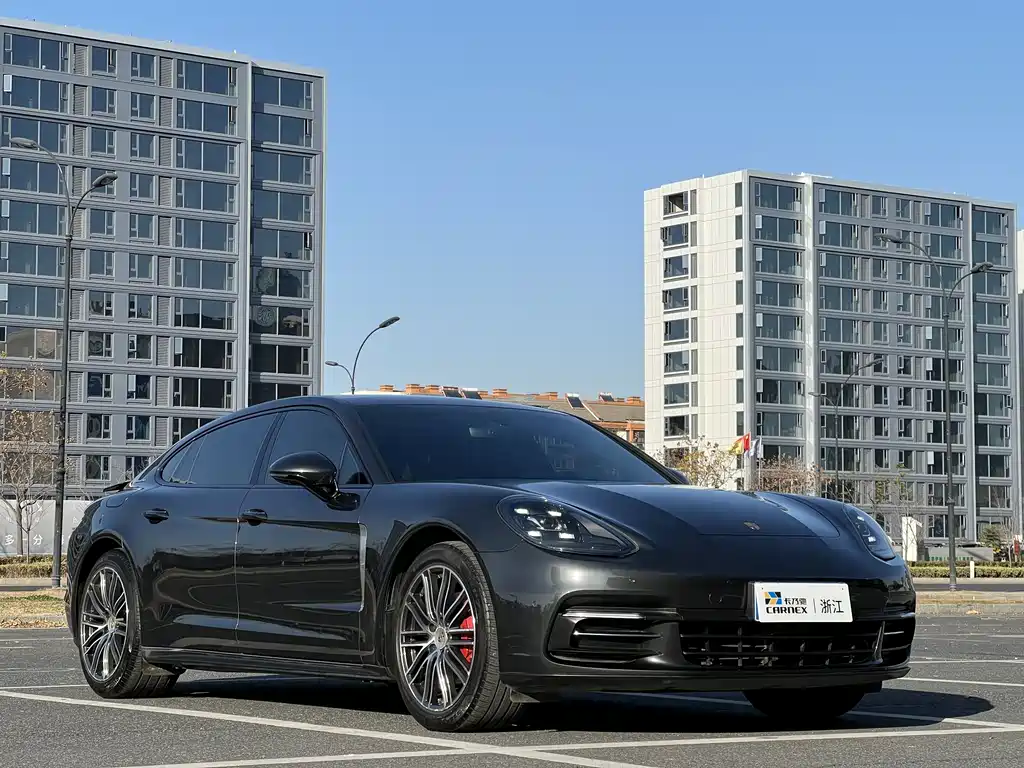 PORSCHE PANAMERA