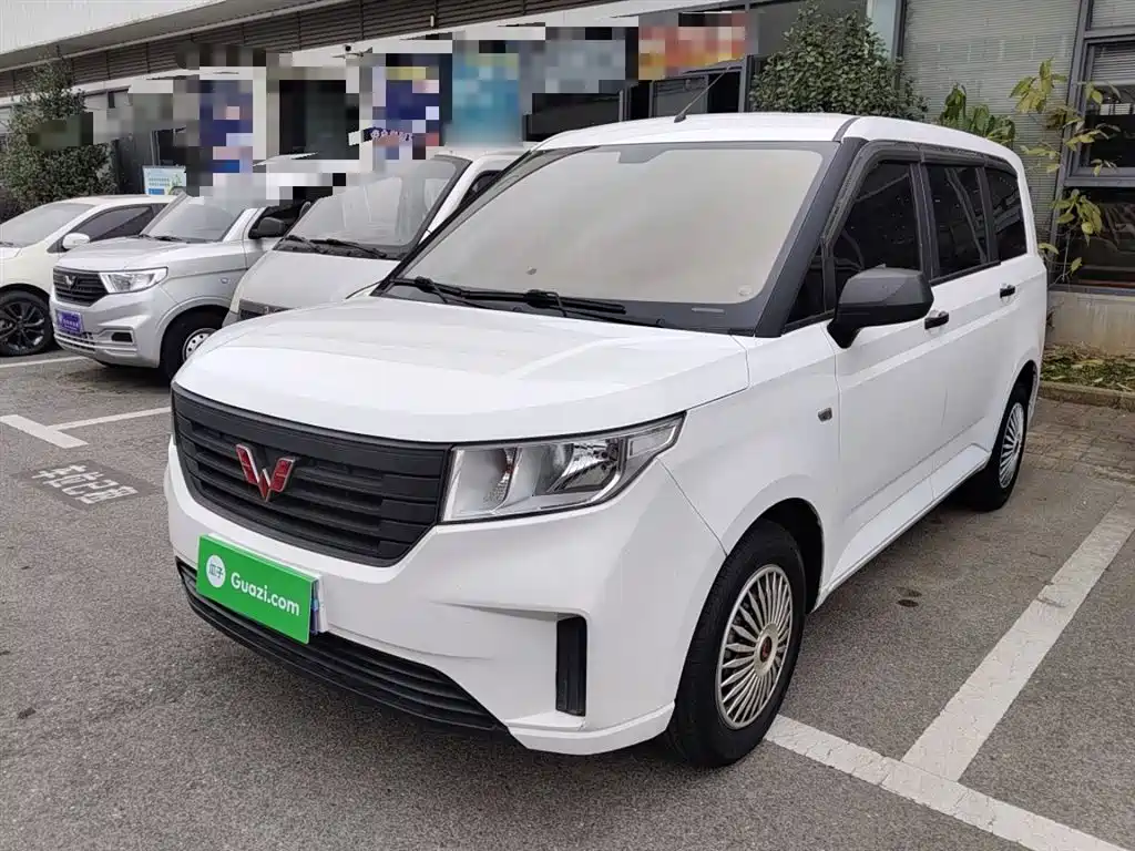 Wuling Hongguang PLUS 2022