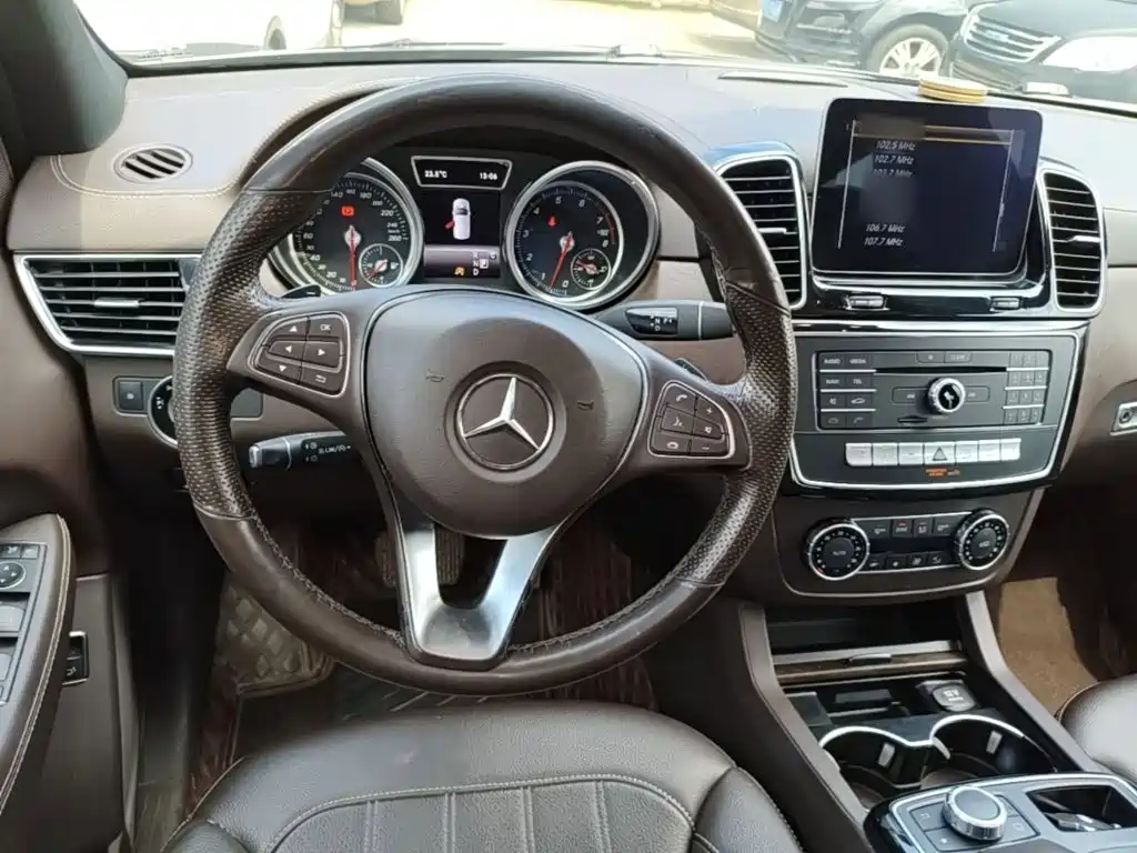 Mercedes-Benz GLE (Import) — миниатюра 11