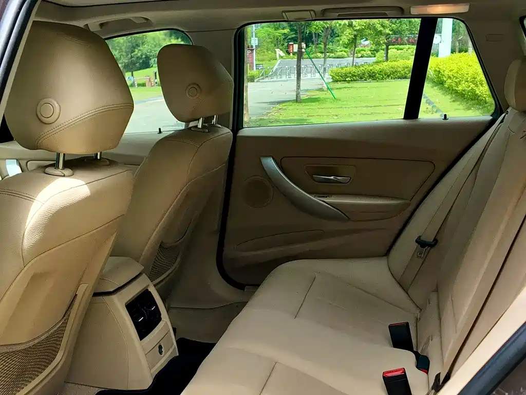 BMW 3 Series (Import) 320i Sport Design Package Touring Edition, фото 18