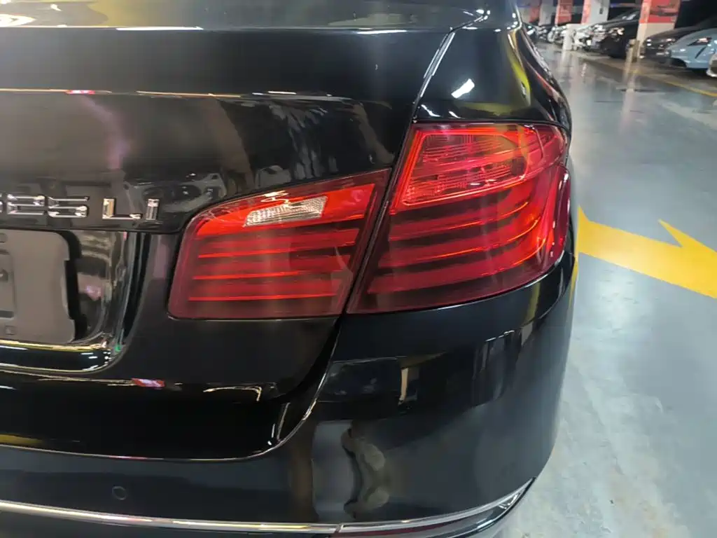 BMW 5 Series — миниатюра 8