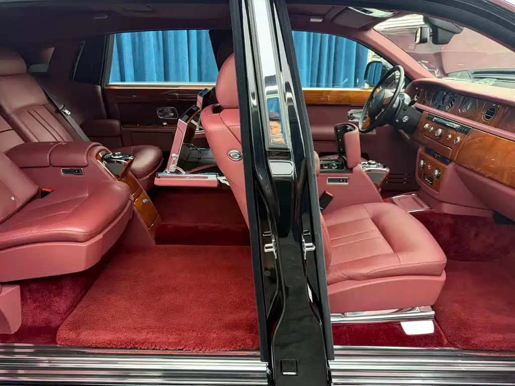 Rolls-Royce Phantom — миниатюра 12