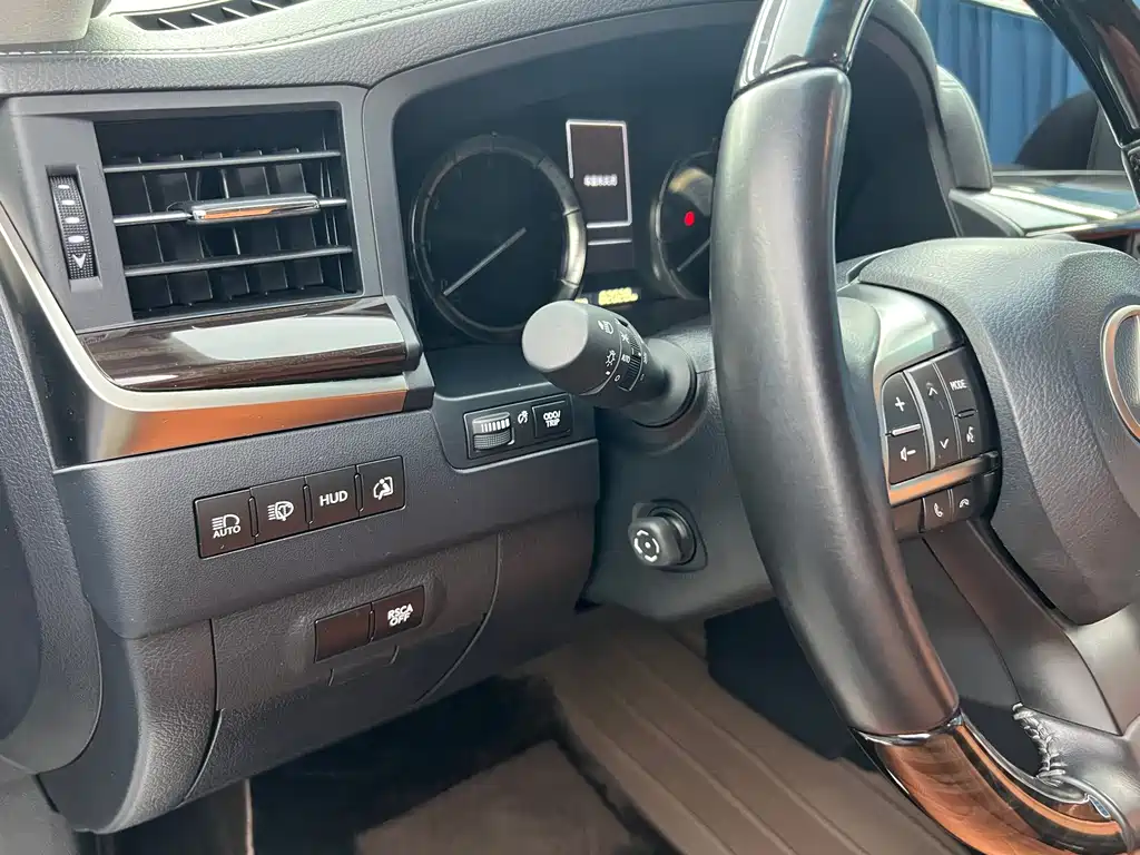 Lexus LX — миниатюра 11