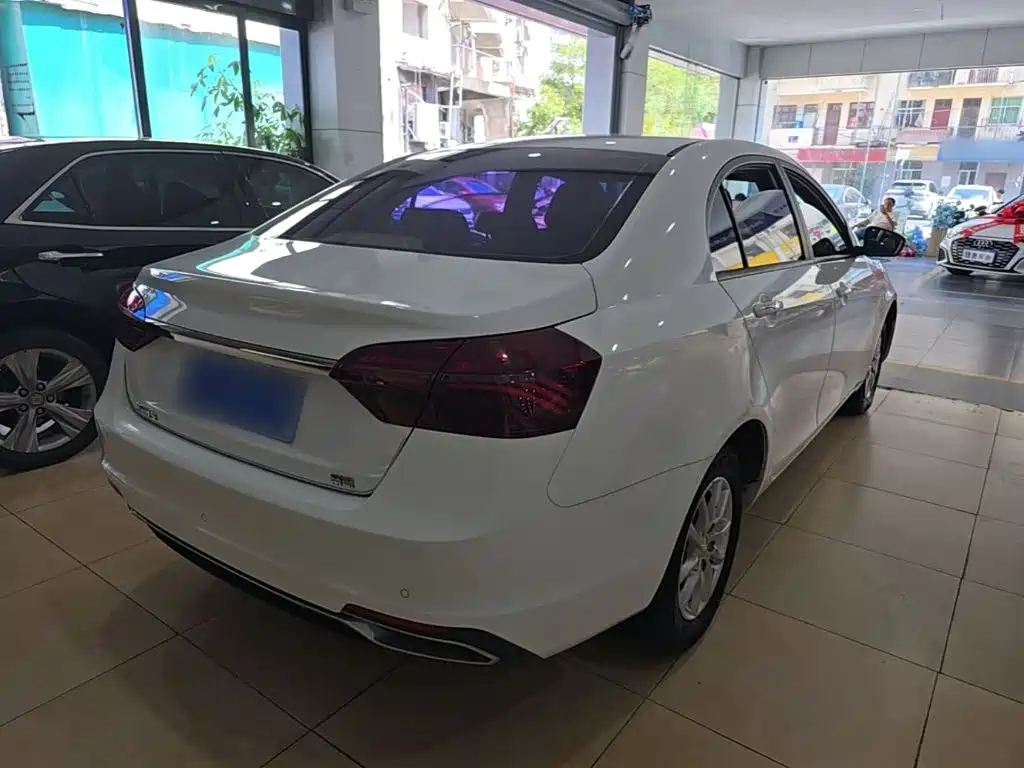 Geely Emgrand — миниатюра 7
