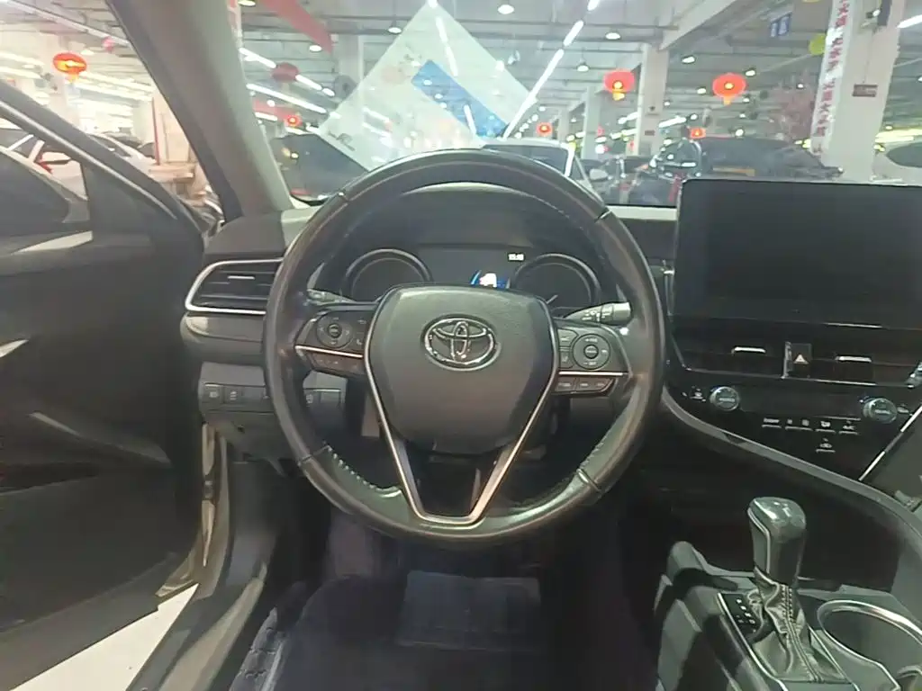 Toyota Camry — миниатюра 11