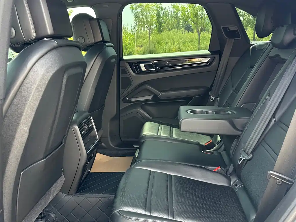 Porsche Cayenne — миниатюра 7