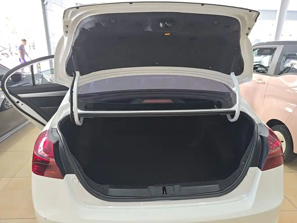 Geely Emgrand — миниатюра 19